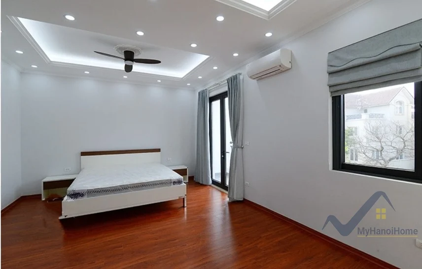 Xem ảnh 19: Ảnh 19: Cho thuê song lập Vinhomes Riverside đủ đồ, có tầng hầm