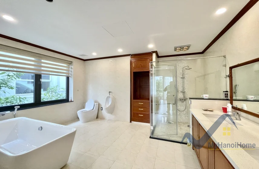 Xem ảnh 5: Ảnh 5: Đơn lập Vinhomes Riverside cho thuê full nội thất vườn rộng