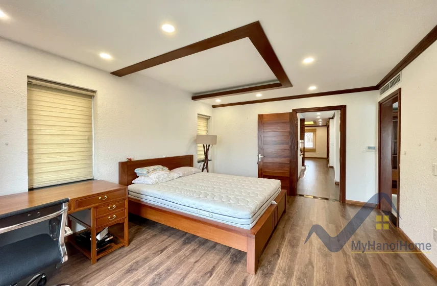 Xem ảnh 10: Ảnh 10: Đơn lập Vinhomes Riverside cho thuê full nội thất vườn rộng
