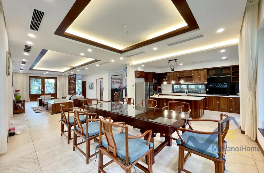 Xem ảnh 16: Ảnh 16: Đơn lập Vinhomes Riverside cho thuê full nội thất vườn rộng