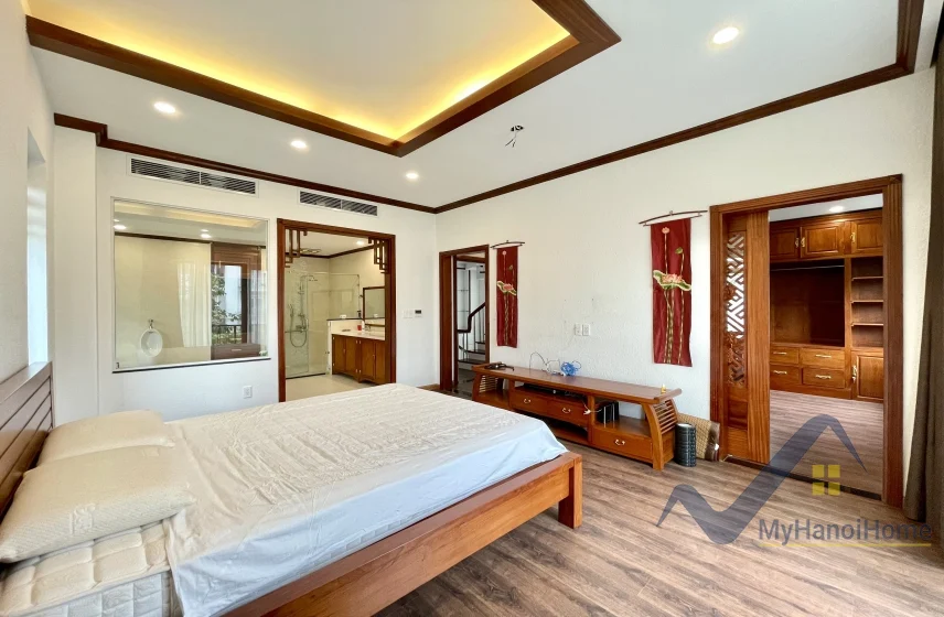 Xem ảnh 18: Ảnh 18: Đơn lập Vinhomes Riverside cho thuê full nội thất vườn rộng