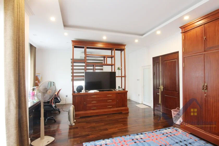 Xem ảnh 20: Ảnh 20: Liền kề Vinhomes Riverside giai đoạn 1 cần cho thuê