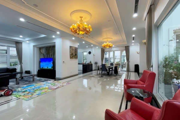 Biệt thự đơn lập cho thuê Vinhomes Riverside 4PN, có thang máy