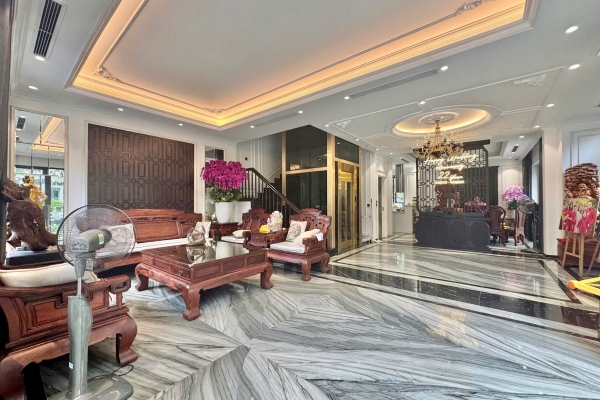 Biệt thự đơn lập Vinhomes Riverside cho thuê, đủ nội thất, gần BIS