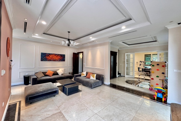 Cho thuê biệt thự Vinhomes Riverside căn song lập, gần trường BIS