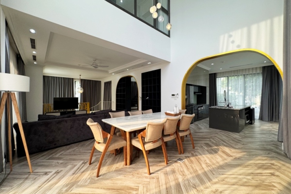 Thuê biệt thự đơn lập Vinhomes Riverside, có thang máy đủ đồ