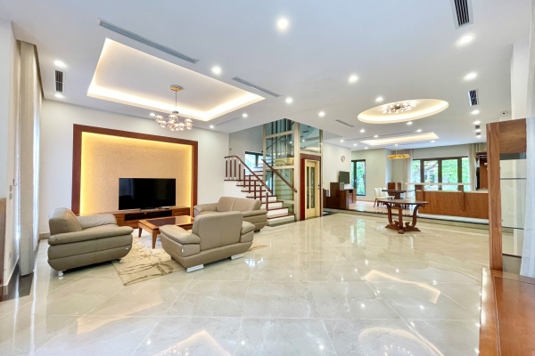 Thuê biệt thự đơn lập Vinhomes Riverside gần trường BIS và Almaz, full đồ