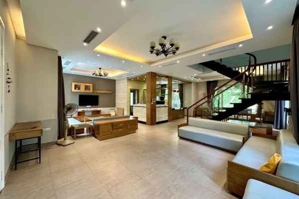 Thuê biệt thự đơn lập Vinhomes Riverside có Gara trong nhà