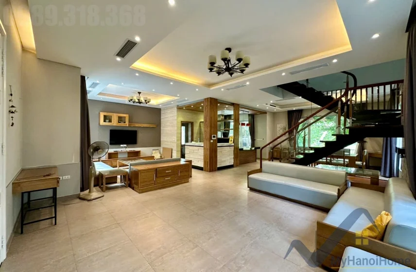 Xem ảnh 2: Ảnh 2: Thuê biệt thự đơn lập Vinhomes Riverside có gara trong nhà