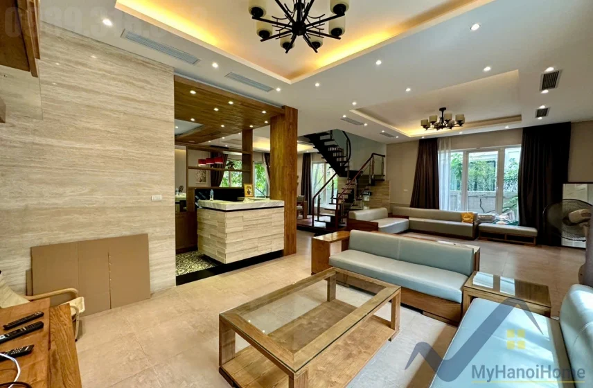 Xem ảnh 13: Ảnh 13: Thuê biệt thự đơn lập Vinhomes Riverside có gara trong nhà