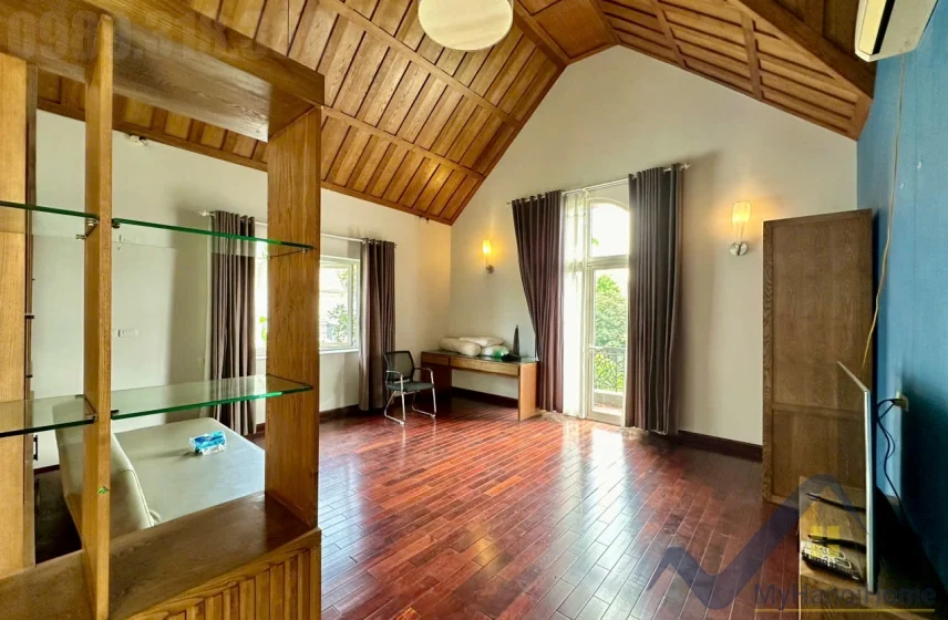 Xem ảnh 15: Ảnh 15: Thuê biệt thự đơn lập Vinhomes Riverside có gara trong nhà