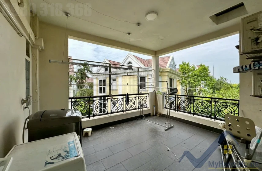 Xem ảnh 18: Ảnh 18: Thuê biệt thự đơn lập Vinhomes Riverside có gara trong nhà