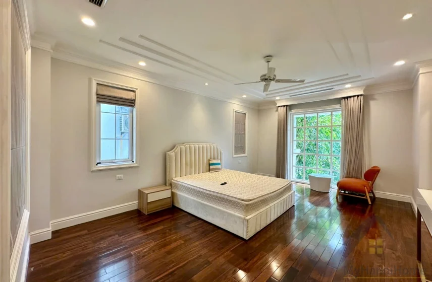 Xem ảnh 5: Ảnh 5: Thuê biệt thự đơn lập Vinhomes Riverside đủ nội thất 5PN