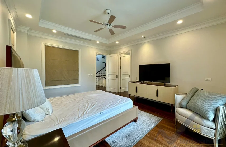 Xem ảnh 10: Ảnh 10: Thuê biệt thự đơn lập Vinhomes Riverside đủ nội thất 5PN