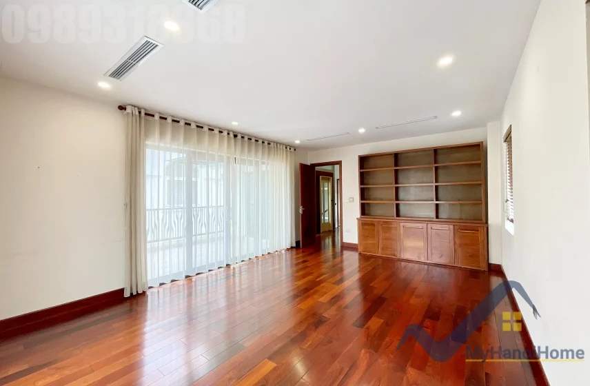 Xem ảnh 16: Ảnh 16: Thuê biệt thự đơn lập Vinhomes Riverside gần trường BIS và Almaz, full đồ