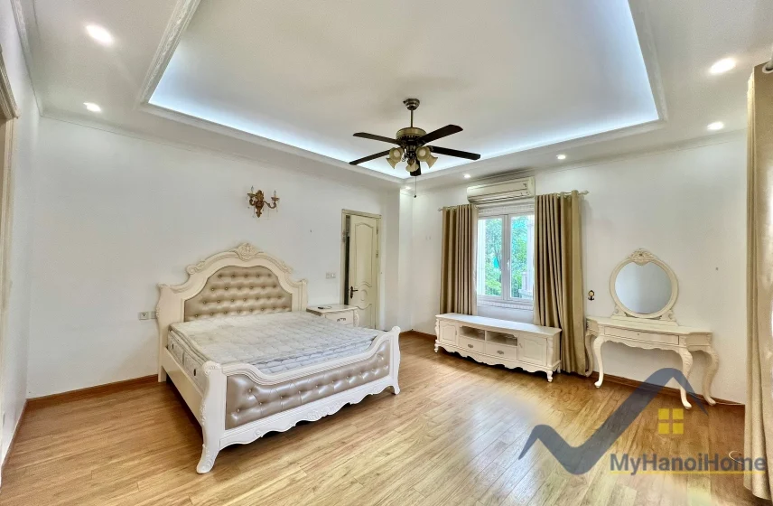 Xem ảnh 8: Ảnh 8: Thuê biệt thự đơn lập Vinhomes Riverside phong cách tân cổ điển