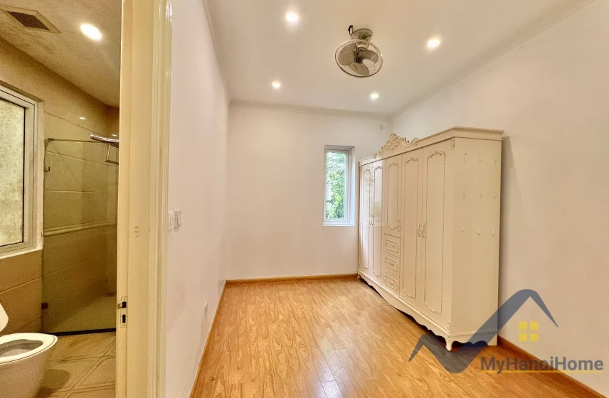 Xem ảnh 10: Ảnh 10: Thuê biệt thự đơn lập Vinhomes Riverside phong cách tân cổ điển