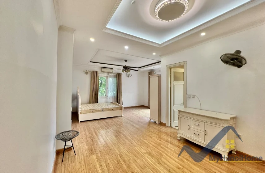 Xem ảnh 12: Ảnh 12: Thuê biệt thự đơn lập Vinhomes Riverside phong cách tân cổ điển