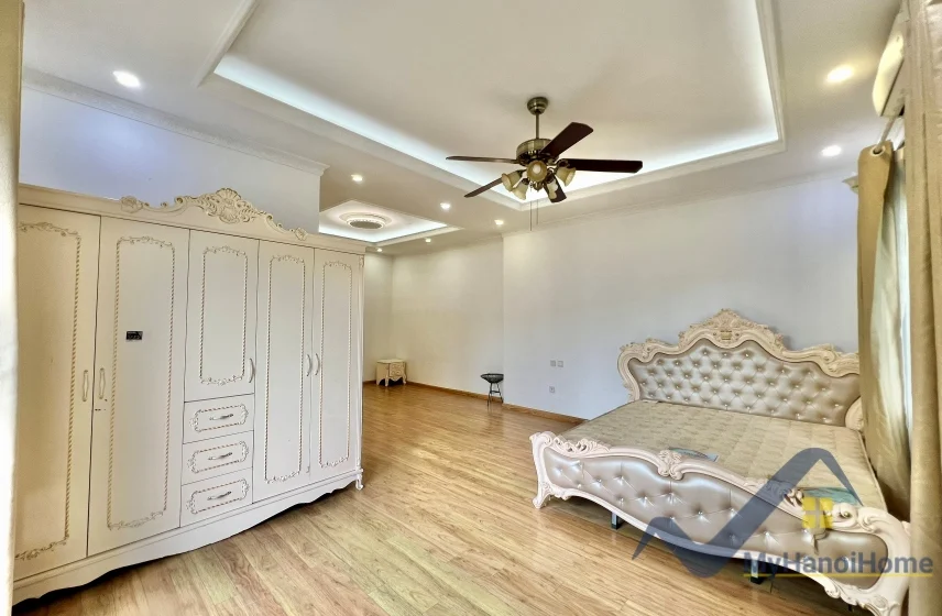 Xem ảnh 15: Ảnh 15: Thuê biệt thự đơn lập Vinhomes Riverside phong cách tân cổ điển