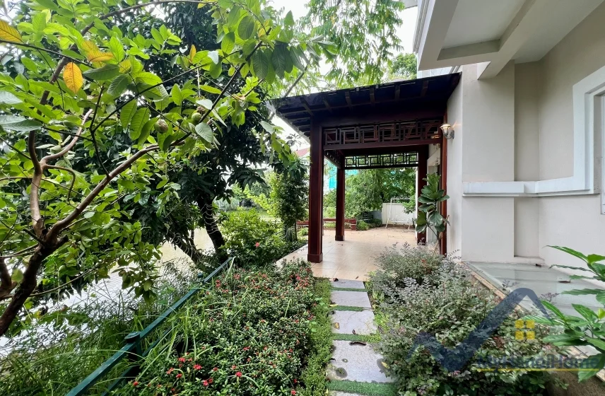 Xem ảnh 29: Ảnh 29: Thuê biệt thự đơn lập Vinhomes Riverside phong cách tân cổ điển