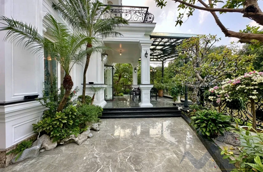 Xem ảnh 2: Ảnh 2: Thuê biệt thự đơn lập Vinhomes Riverside sân vườn rộng