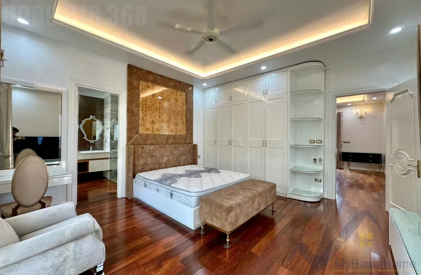 Xem ảnh 7: Ảnh 7: Thuê biệt thự đơn lập Vinhomes Riverside sân vườn rộng