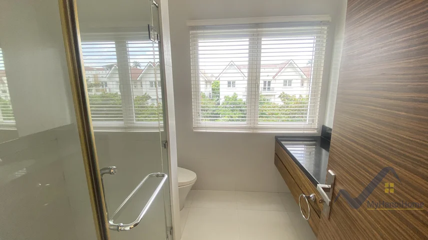 Xem ảnh 4: Ảnh 4: Thuê biệt thự Hoa Sữa Vinhome Riverside trang bị full đồ