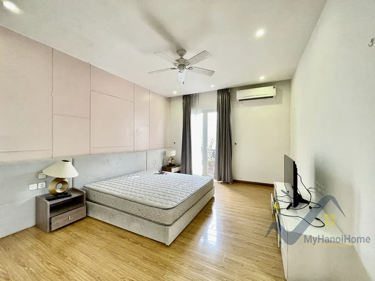 Xem ảnh 5: Ảnh 5: Thuê biệt thự Hoa Sữa Vinhome Riverside trang bị full đồ