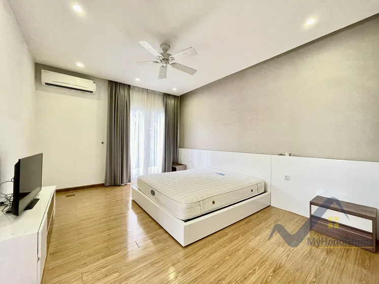 Xem ảnh 8: Ảnh 8: Thuê biệt thự Hoa Sữa Vinhome Riverside trang bị full đồ