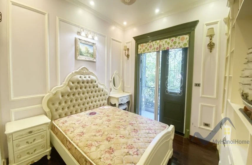 Xem ảnh 2: Ảnh 2: Thuê biệt thự Hoa Sữa Vinhomes Riverside full đồ, tầng hầm