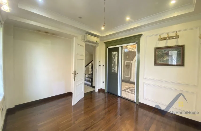 Xem ảnh 10: Ảnh 10: Thuê biệt thự Hoa Sữa Vinhomes Riverside full đồ, tầng hầm