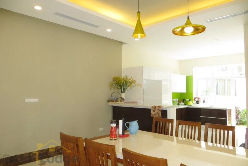 Xem ảnh 8: Ảnh 8: Thuê biệt thự liền kề Vinhomes Riverside có sân vườn rộng