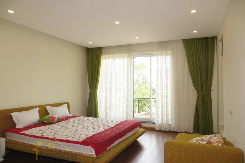 Xem ảnh 12: Ảnh 12: Thuê biệt thự liền kề Vinhomes Riverside có sân vườn rộng