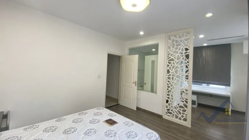 Xem ảnh 10: Ảnh 10: Thuê biệt thự song lập đầy đủ đồ Vinhomes Riverside, 4PN có sông