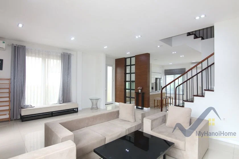 Xem ảnh 2: Ảnh 2: Thuê biệt thự song lập Vinhomes Riverside có sông và sân vườn
