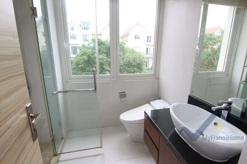 Xem ảnh 5: Ảnh 5: Thuê biệt thự song lập Vinhomes Riverside có sông và sân vườn