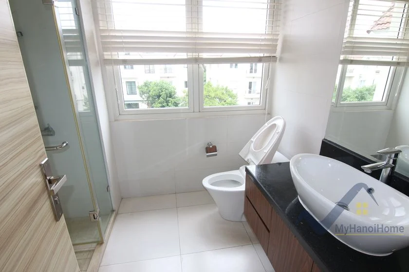 Xem ảnh 8: Ảnh 8: Thuê biệt thự song lập Vinhomes Riverside có sông và sân vườn