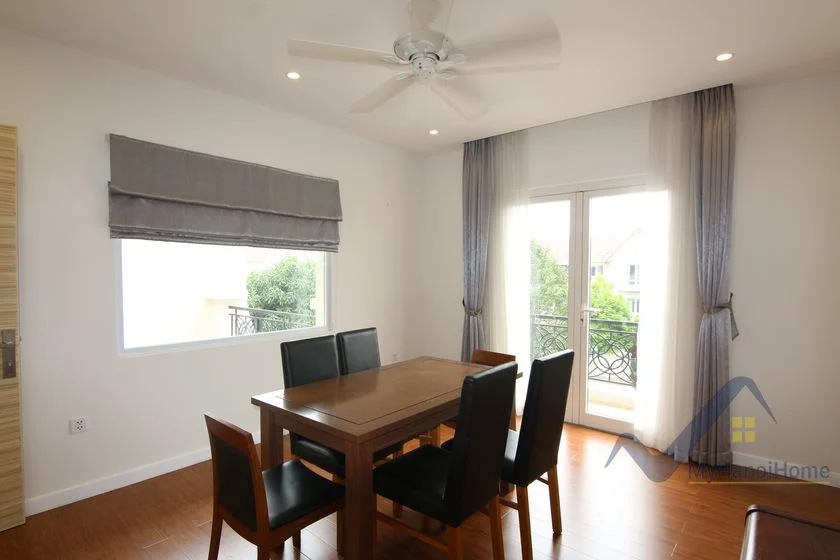 Xem ảnh 10: Ảnh 10: Thuê biệt thự song lập Vinhomes Riverside có sông và sân vườn