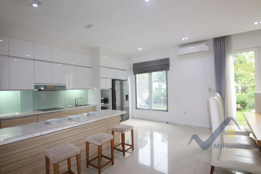 Xem ảnh 12: Ảnh 12: Thuê biệt thự song lập Vinhomes Riverside có sông và sân vườn
