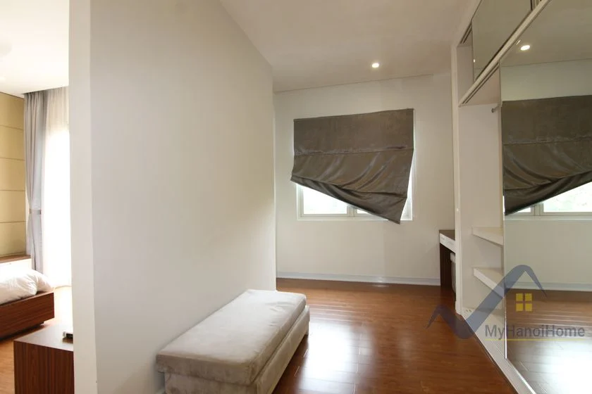 Xem ảnh 16: Ảnh 16: Thuê biệt thự song lập Vinhomes Riverside có sông và sân vườn