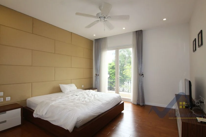 Xem ảnh 17: Ảnh 17: Thuê biệt thự song lập Vinhomes Riverside có sông và sân vườn