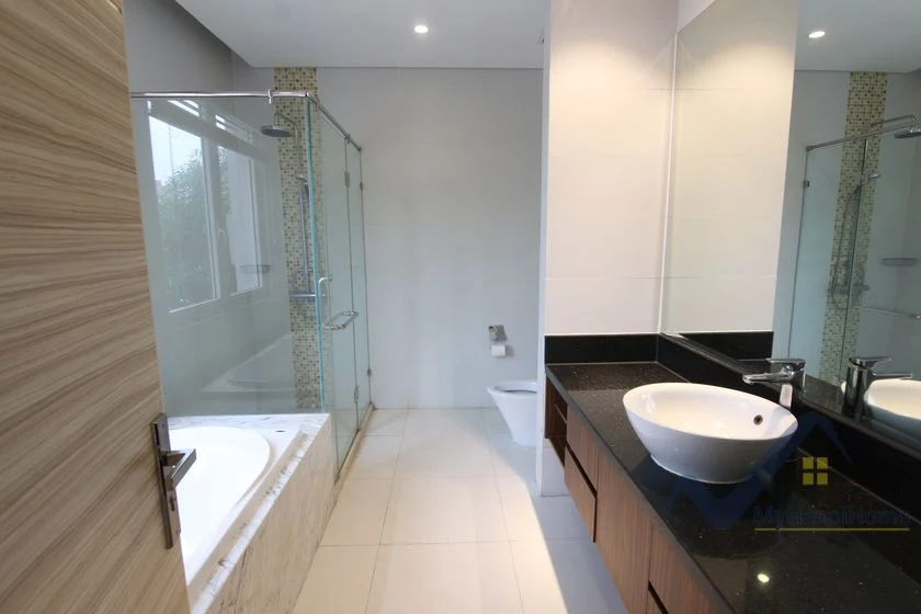 Xem ảnh 18: Ảnh 18: Thuê biệt thự song lập Vinhomes Riverside có sông và sân vườn