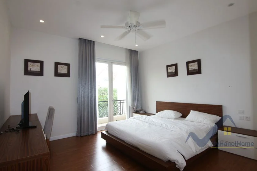 Xem ảnh 19: Ảnh 19: Thuê biệt thự song lập Vinhomes Riverside có sông và sân vườn