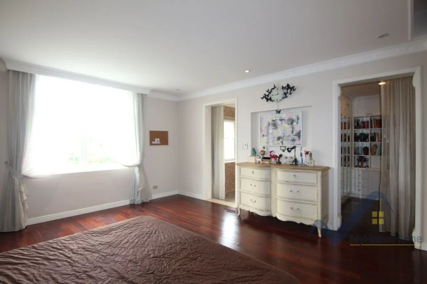 Xem ảnh 8: Ảnh 8: Thuê biệt thự Vinhomes Riverside đơn lập có thang máy