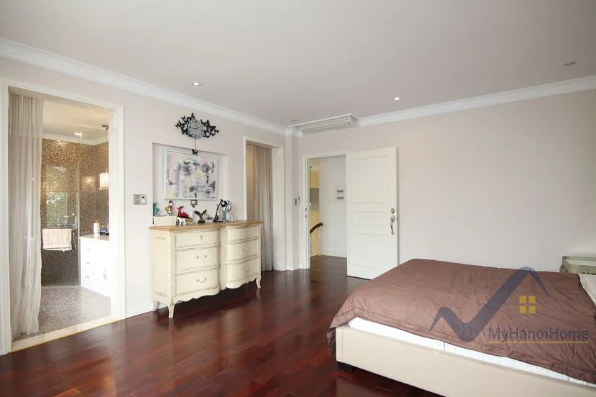 Xem ảnh 9: Ảnh 9: Thuê biệt thự Vinhomes Riverside đơn lập có thang máy