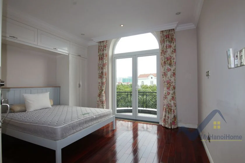 Xem ảnh 12: Ảnh 12: Thuê biệt thự Vinhomes Riverside đơn lập có thang máy