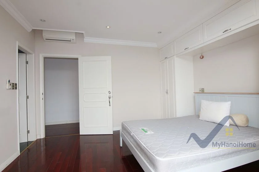 Xem ảnh 14: Ảnh 14: Thuê biệt thự Vinhomes Riverside đơn lập có thang máy
