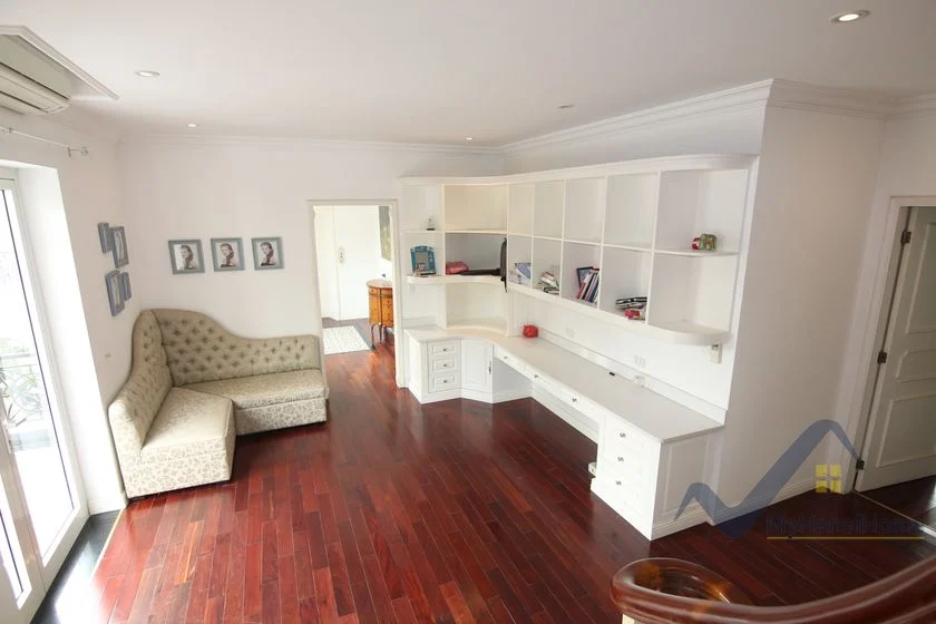 Xem ảnh 16: Ảnh 16: Thuê biệt thự Vinhomes Riverside đơn lập có thang máy