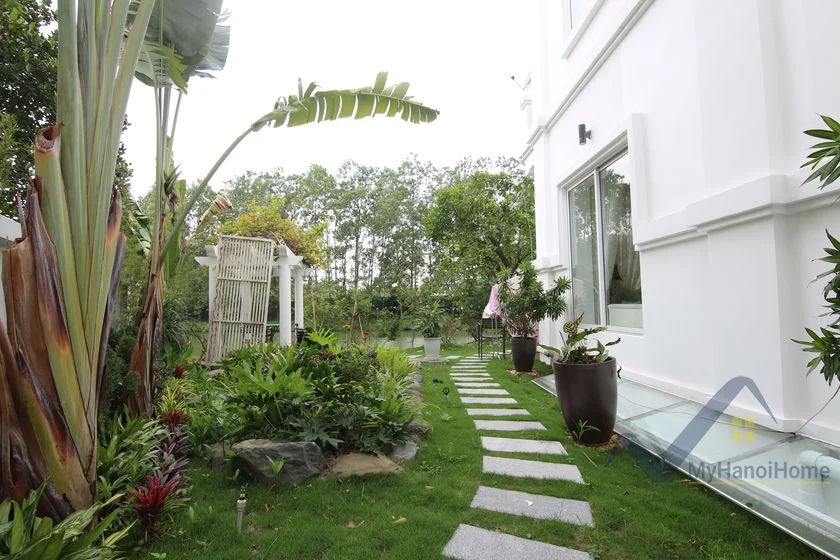 Xem ảnh 17: Ảnh 17: Thuê biệt thự Vinhomes Riverside đơn lập có thang máy
