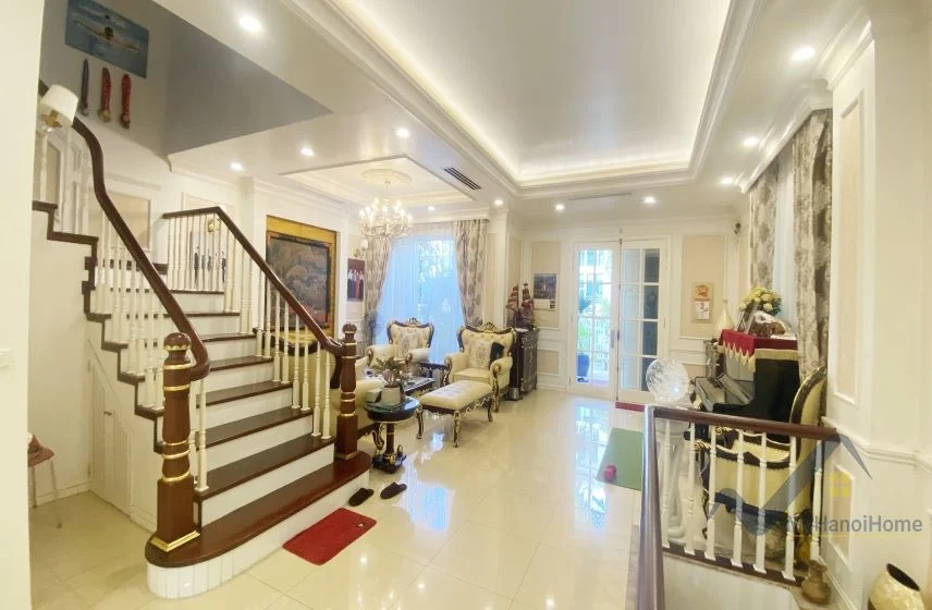 Xem ảnh 13: Ảnh 13: Thuê biệt thự Vinhomes Riverside full nội thất Tân Cổ Điển